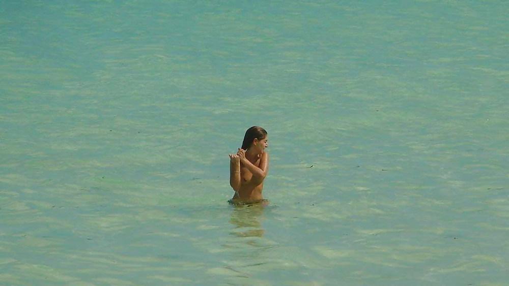 25P The beach 48