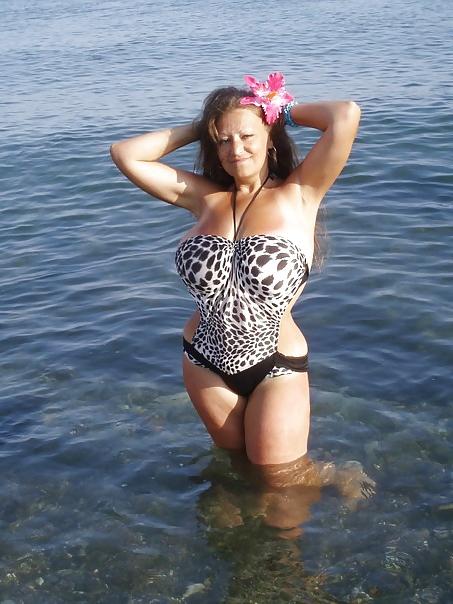 24P Busty Russian Woman 221