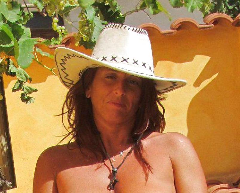 17P Italian woman: Antonella