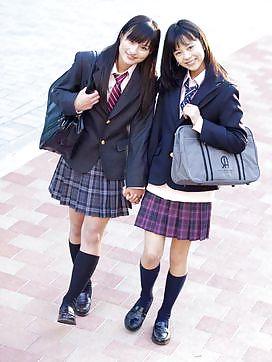 14P Cuties in Jap. school uniforms