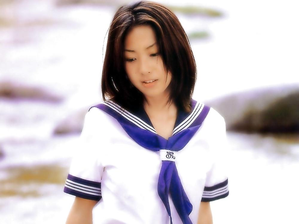 14P Cuties in Jap. school uniforms