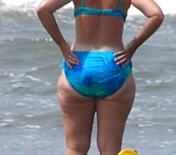 25P Beautiful MILF beach 