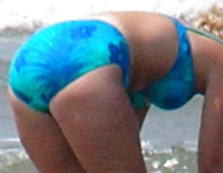 25P Beautiful MILF beach 