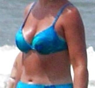 25P Beautiful MILF beach 