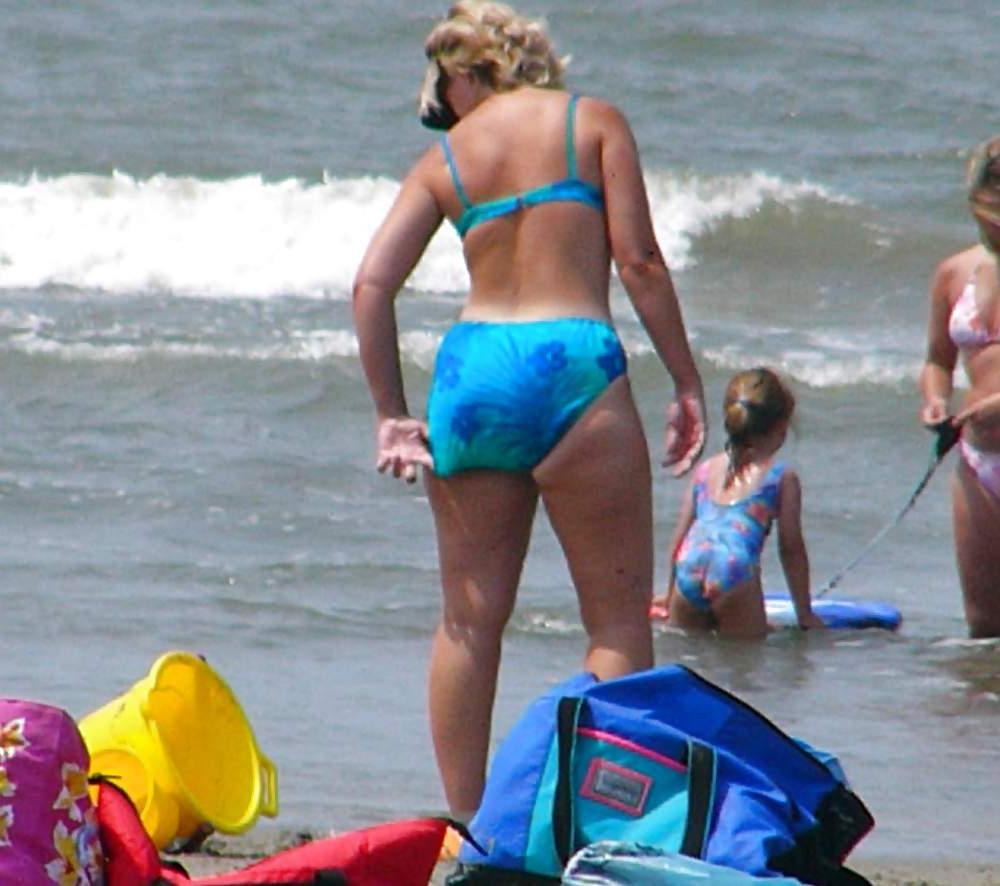 25P Beautiful MILF beach 