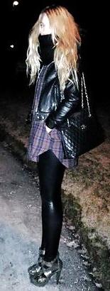 25P Sluts in tight pants! 9