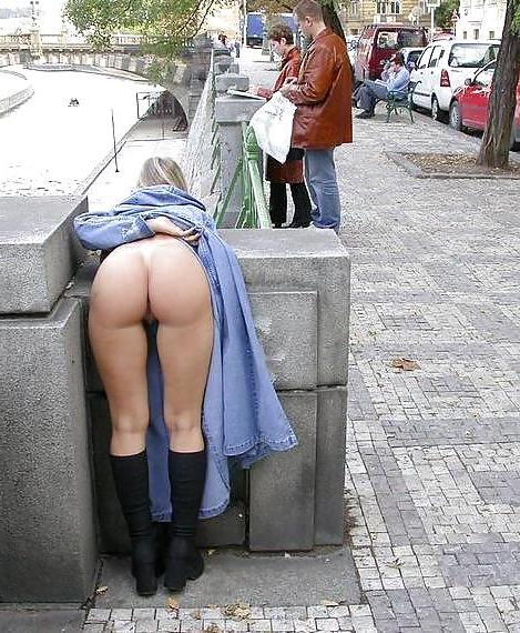 25P Public pussy flashing, fanny flashing, Showing off again.