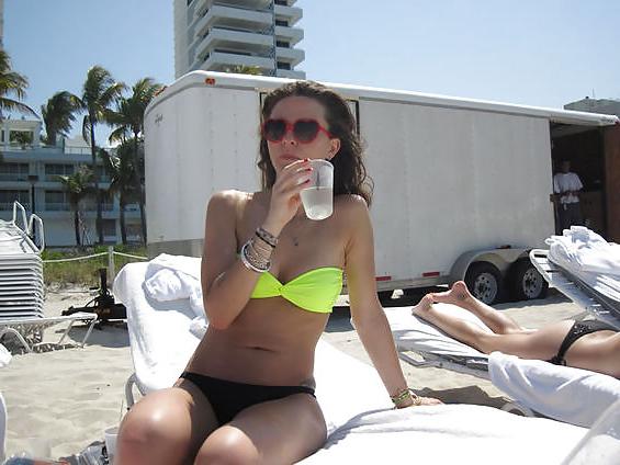 25P Beautiful, sexy woman.