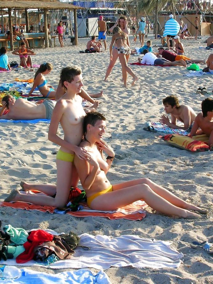 20P Naked beach 22.