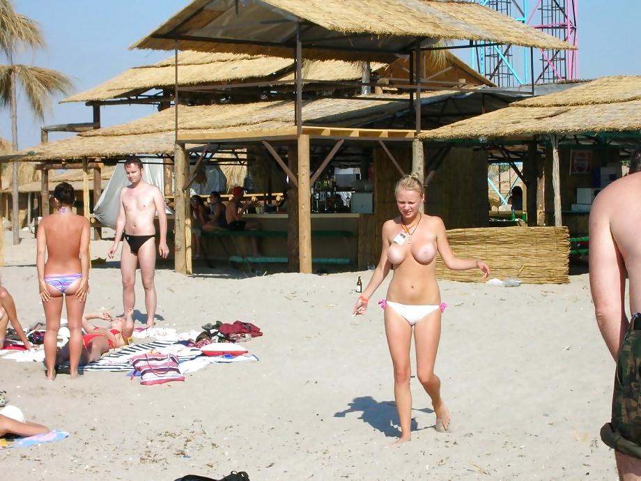 20P Naked beach 22.