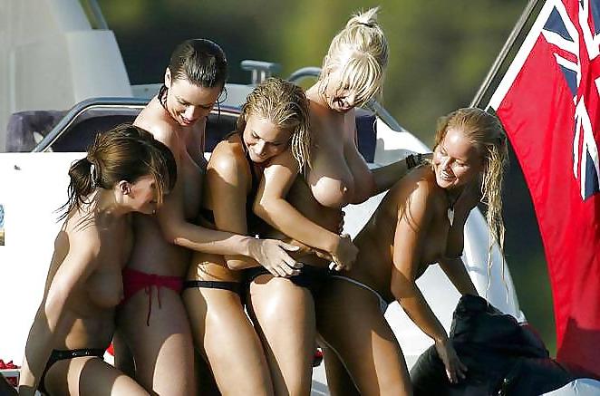 25P Naked Women in Groups #1