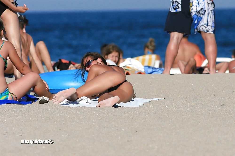 22P Voyeur beach