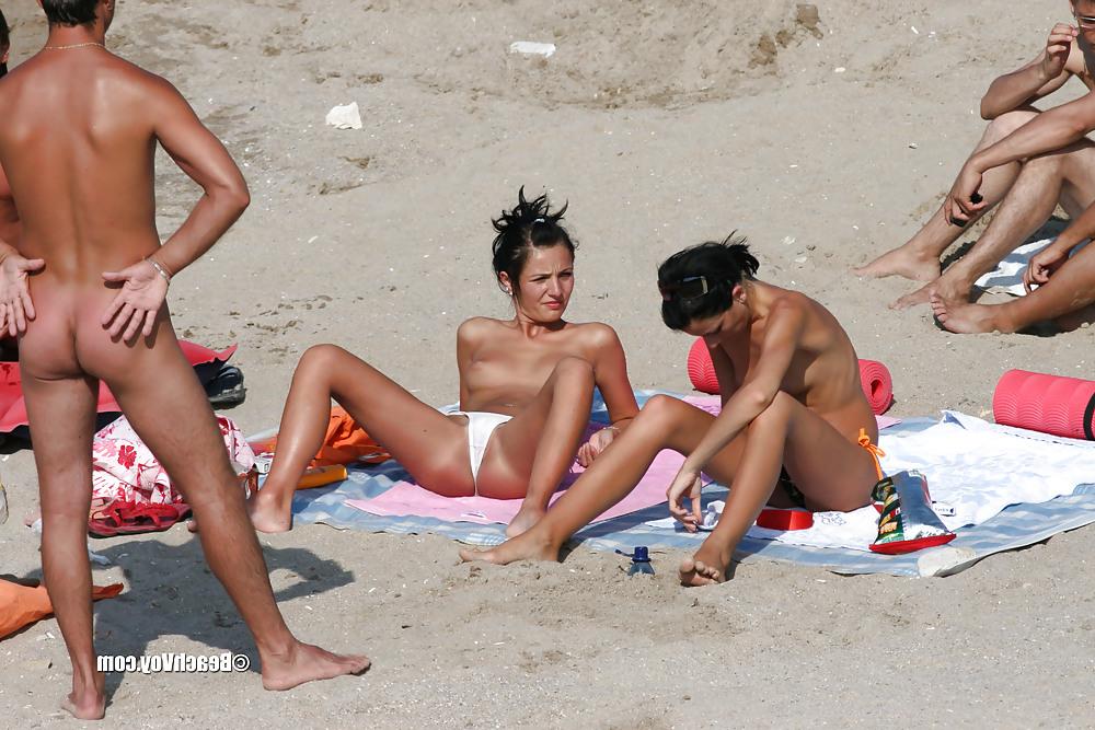 22P Voyeur beach