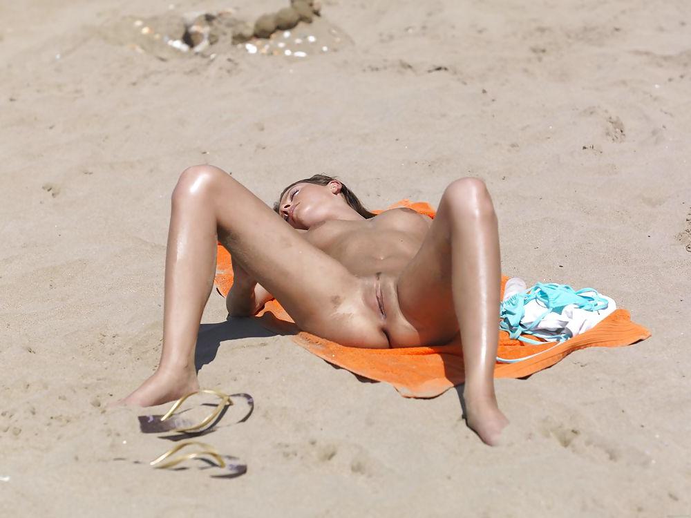24P Outdoors naked on the beach