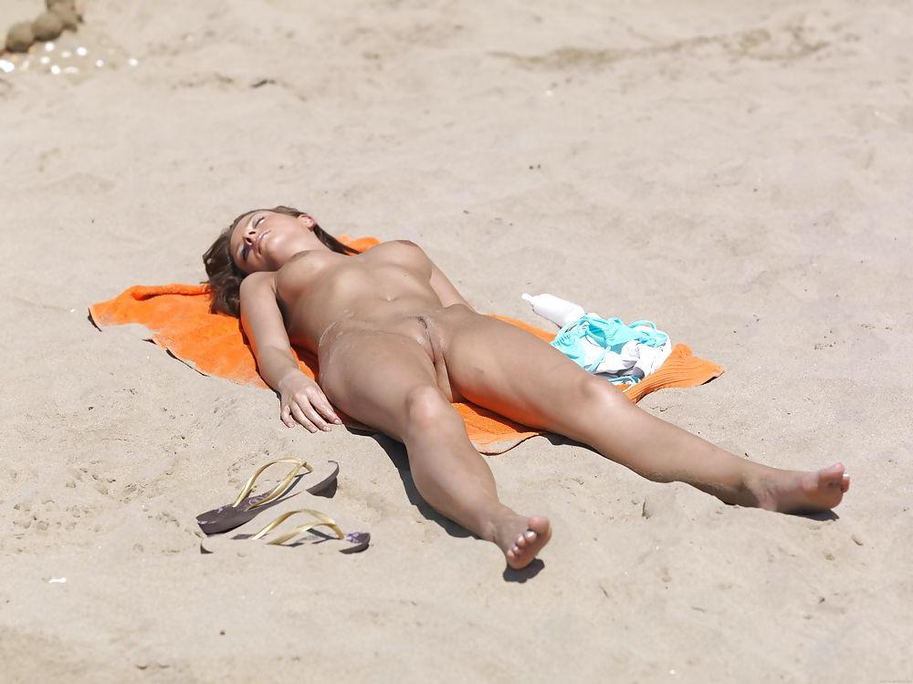 24P Outdoors naked on the beach