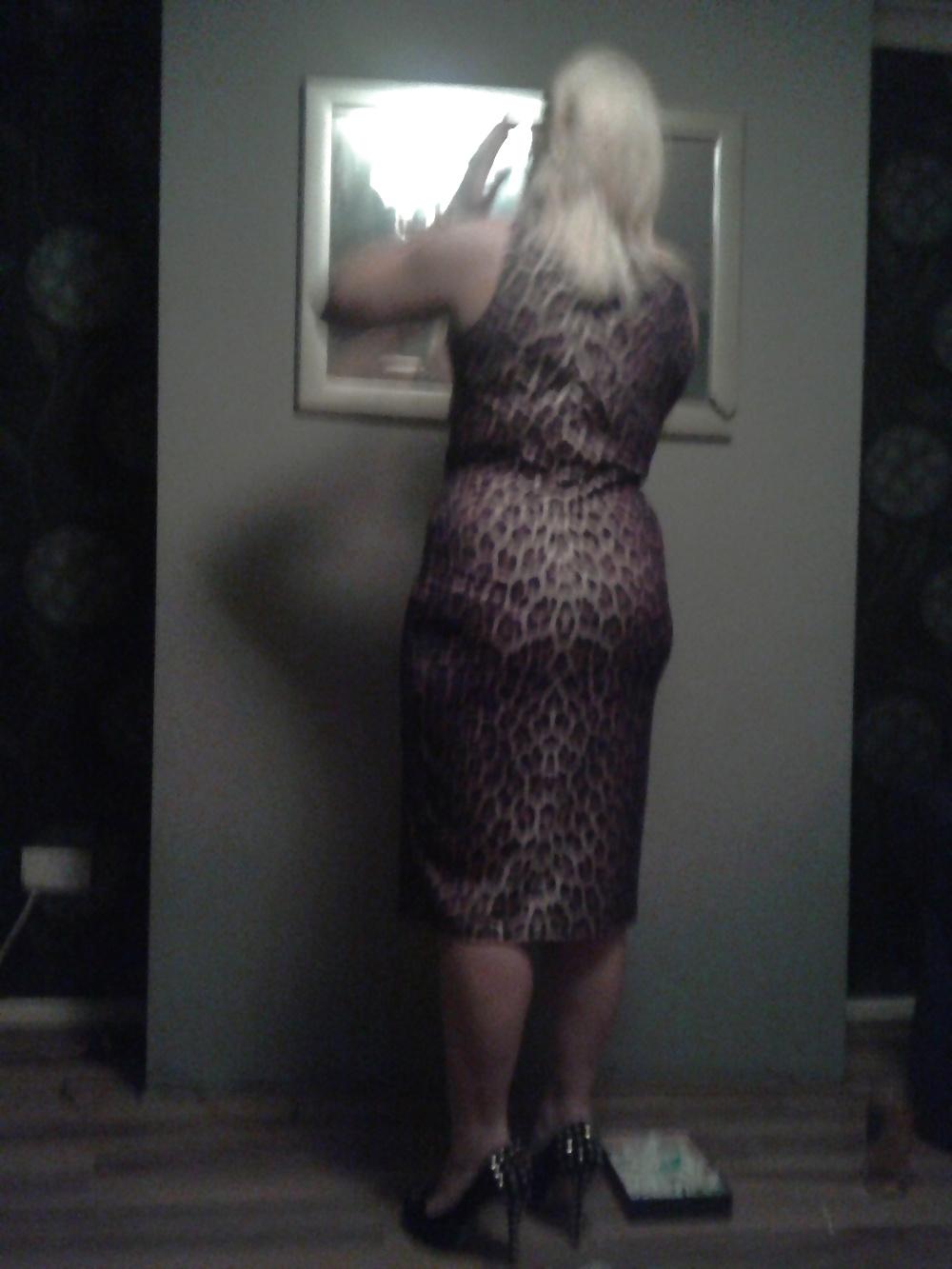 10P UK Scottish Sexy Slutty Wife Strips