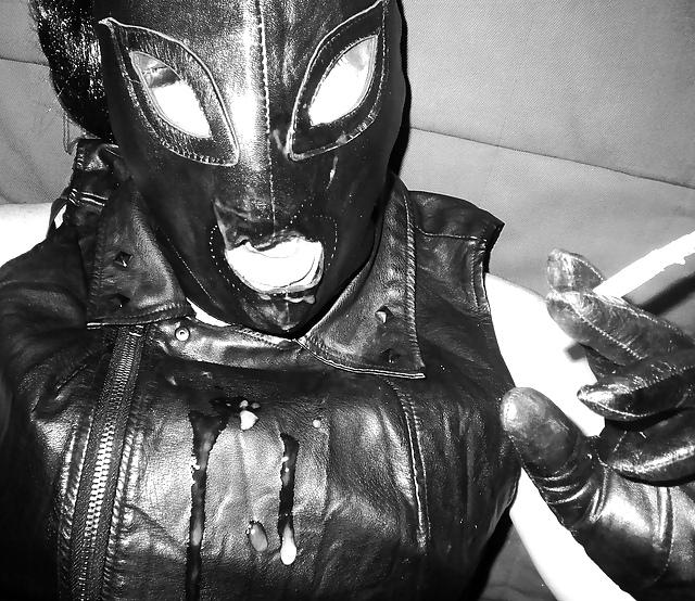 4P Smoking slut in leather