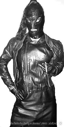 4P Smoking slut in leather