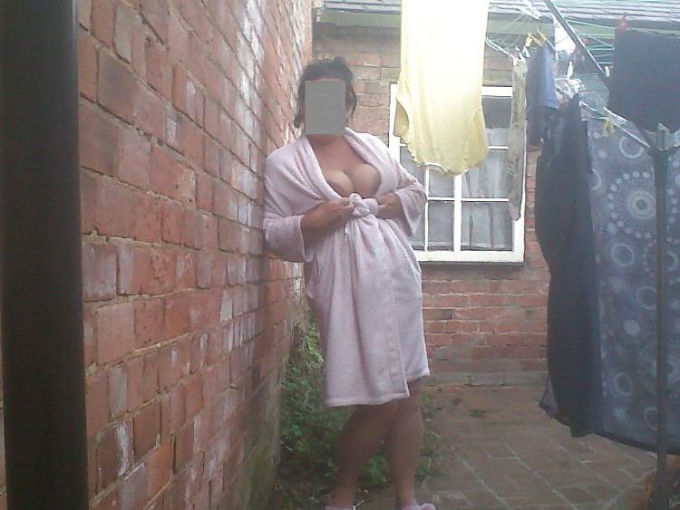 8P North West UK Mature Slut Flashing