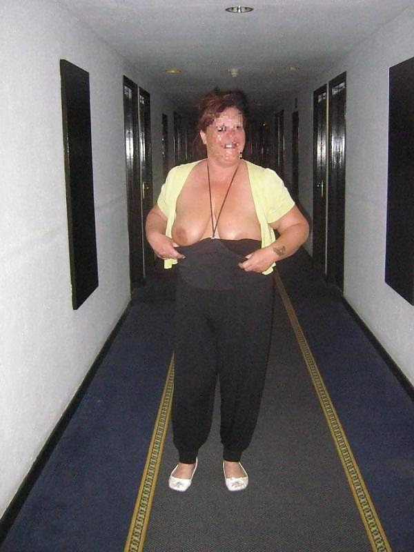 8P North West UK Mature Slut Flashing