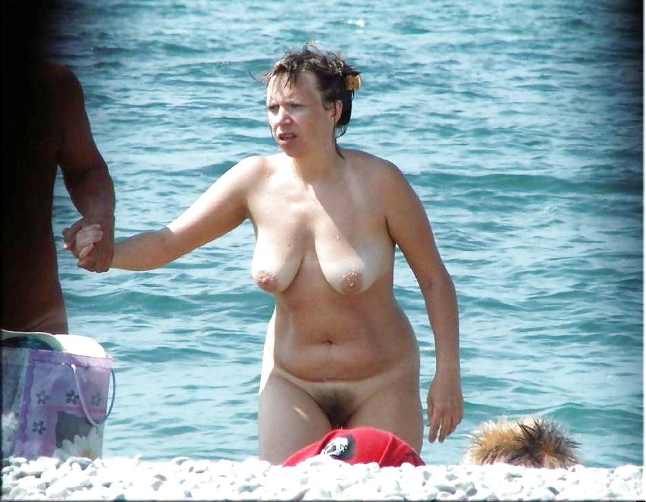 19P Naked beach 25.