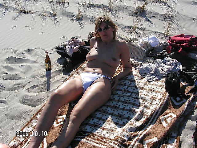 19P Naked beach 25.