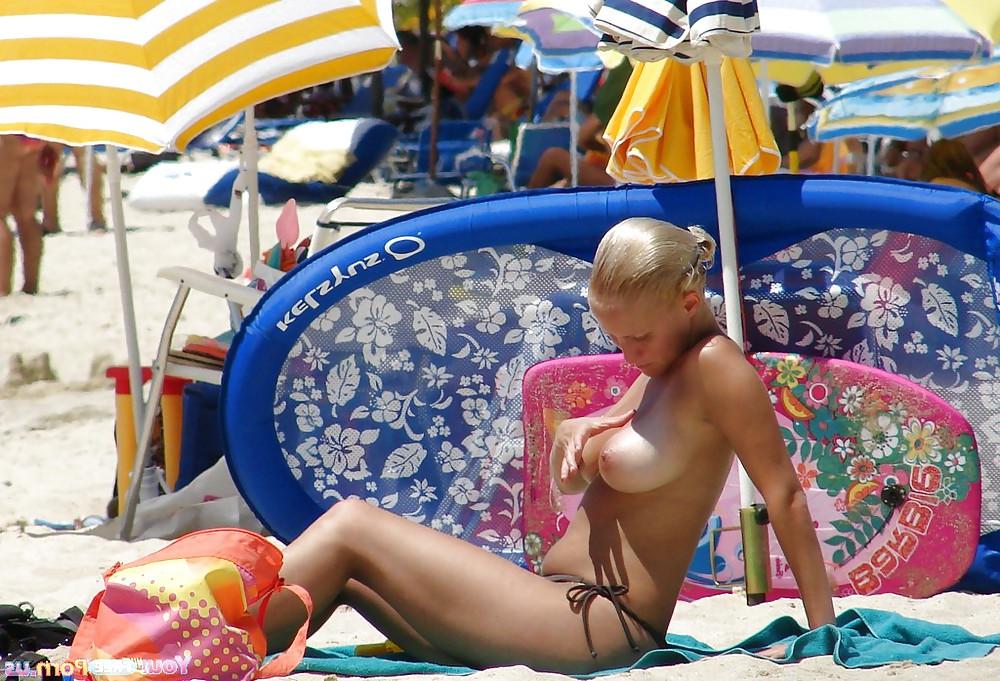 25P Beach Beauties 009 - Candid
