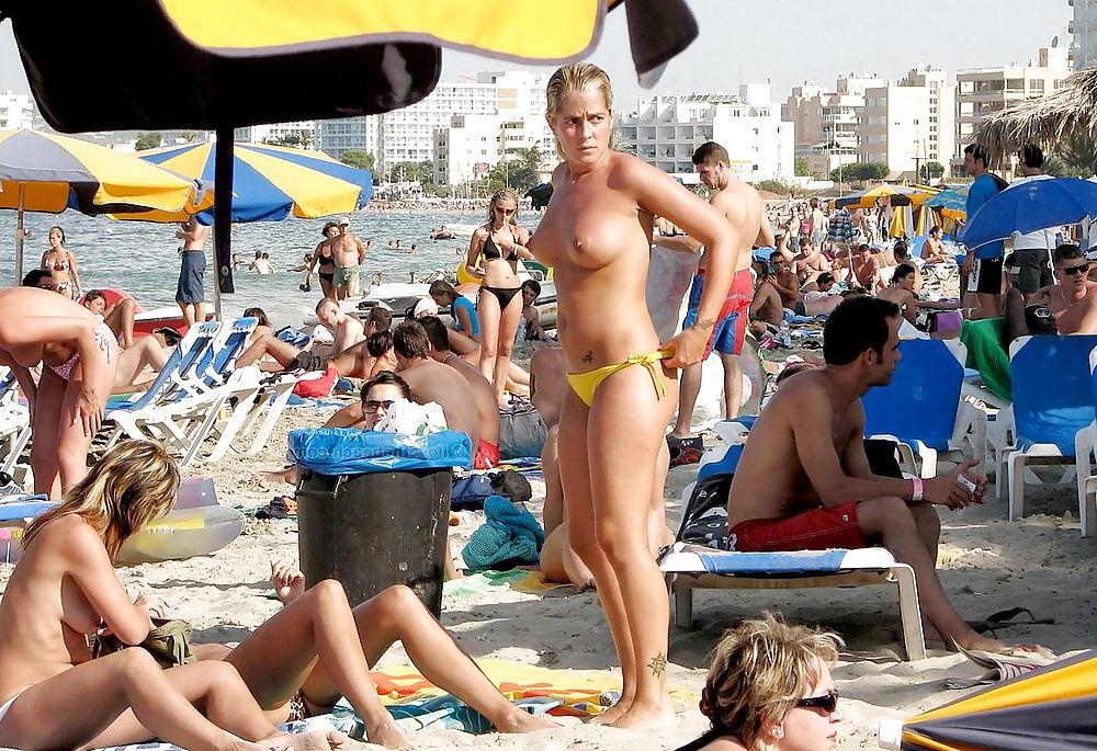 25P Beach Beauties 018 - Candid