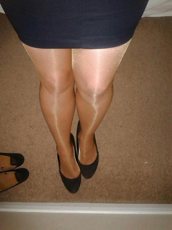 25P Girls in nylons
