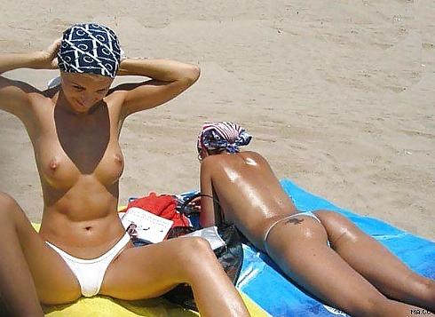 25P Candid Beach Beauties