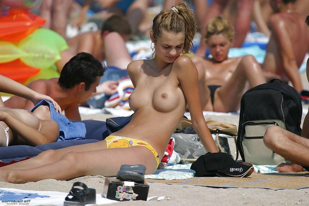25P Candid Beach Beauties