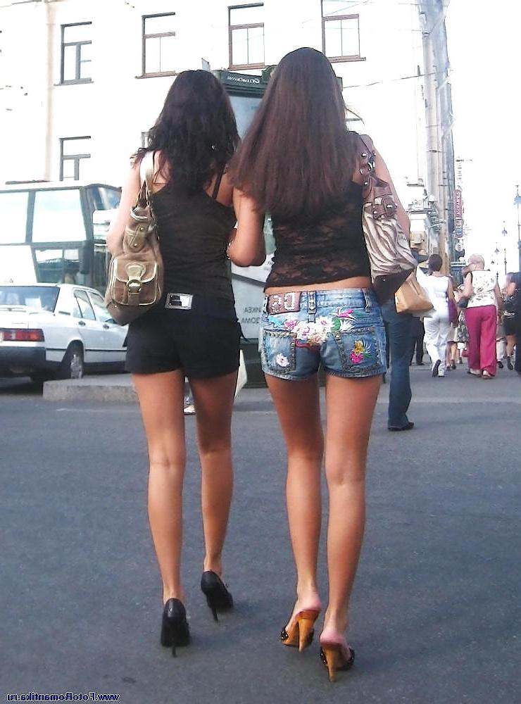 25P Flashing sluts ,upskirts 