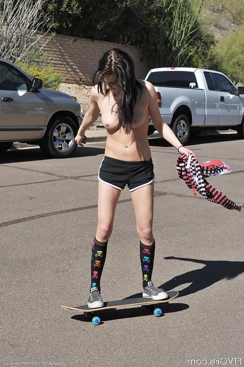 15P Flashing Females - Other 14