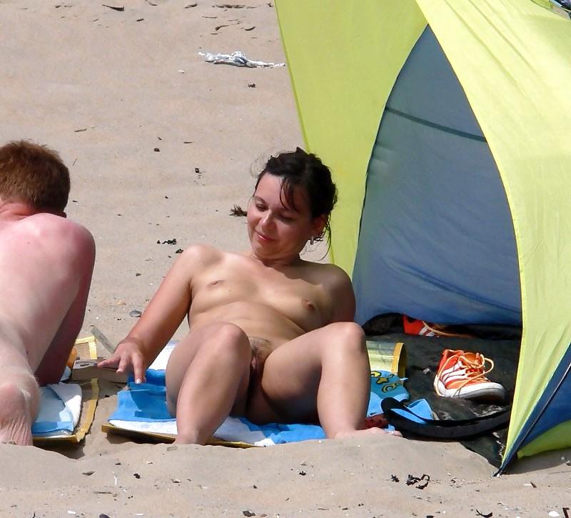 25P NUDE AT THE BEACH
