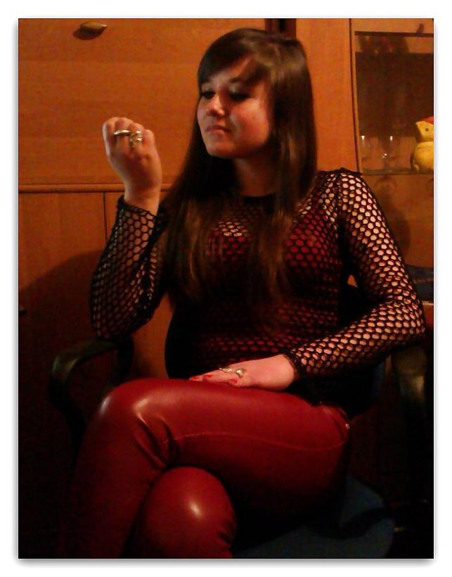 25P Girls in sexy leather pants