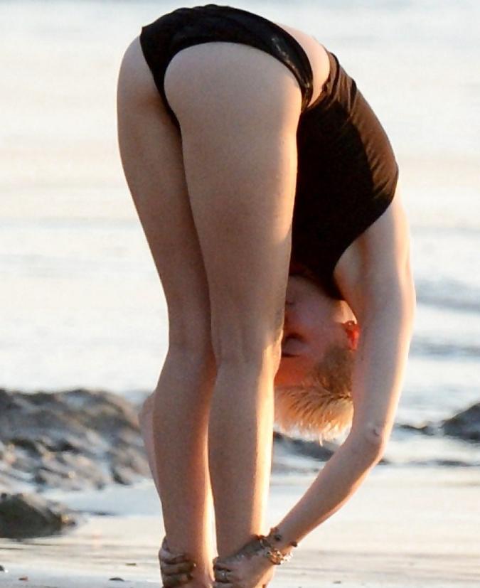 25P Miley Cyrus Bikini Yoga