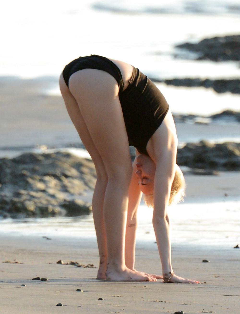 25P Miley Cyrus Bikini Yoga