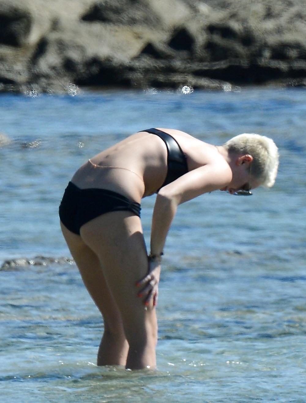 25P Miley Cyrus Bikini Yoga