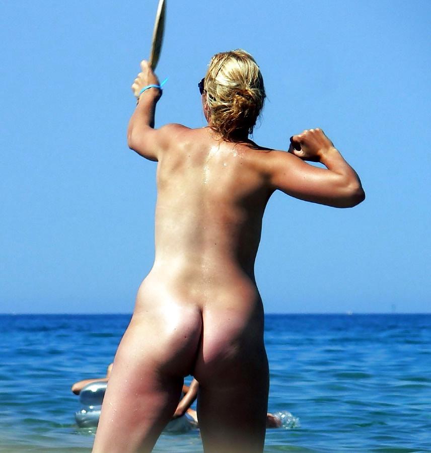 25P NUDE AT THE BEACH