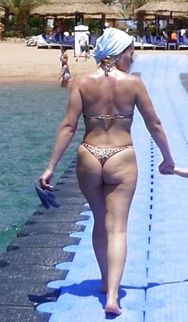 14P Mom asses and tits on the beach i love troia
