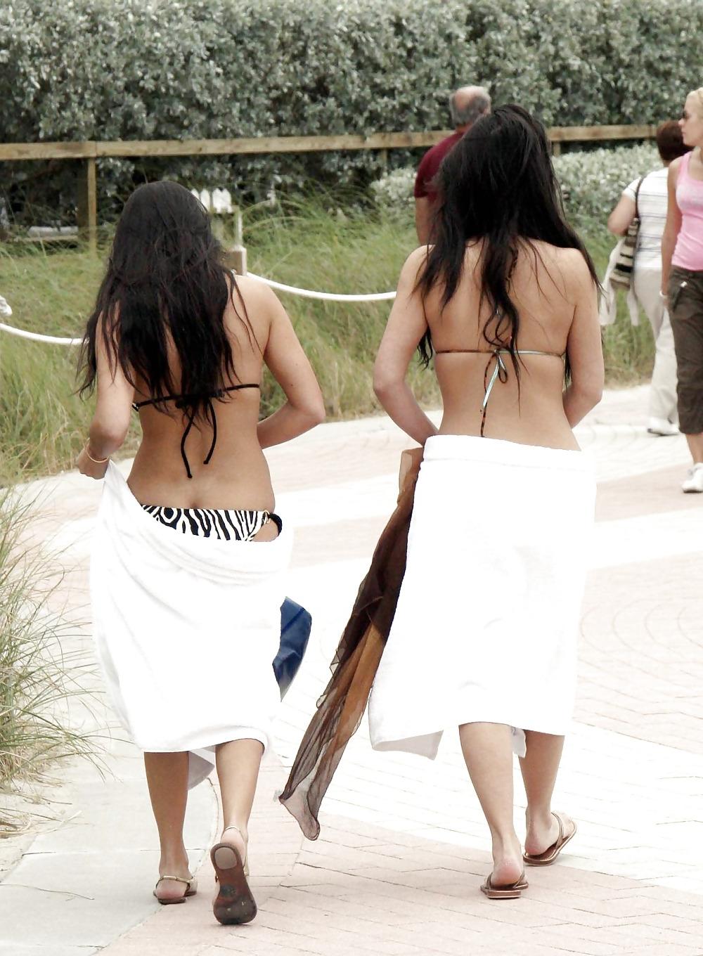 25P Kim Kardashian Beach