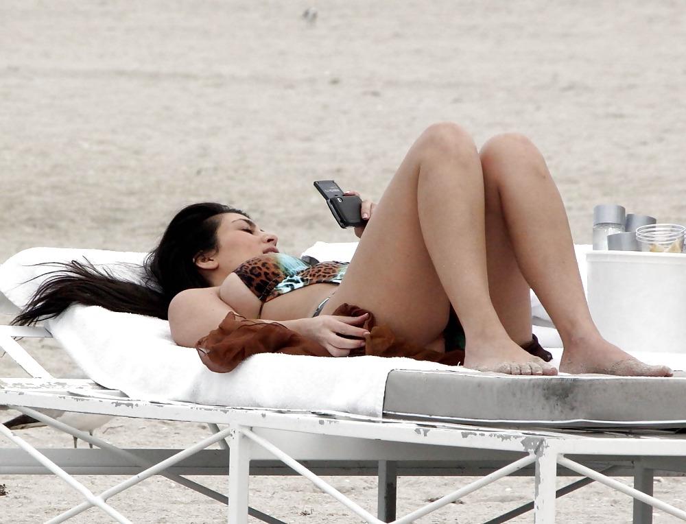 25P Kim Kardashian Beach