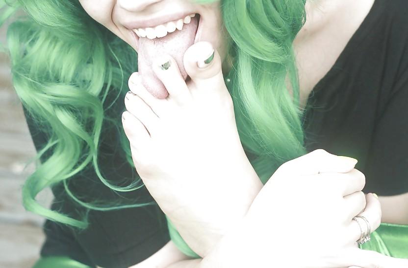 25P Wtf Sexy Teenie Feet reloaded v3.1