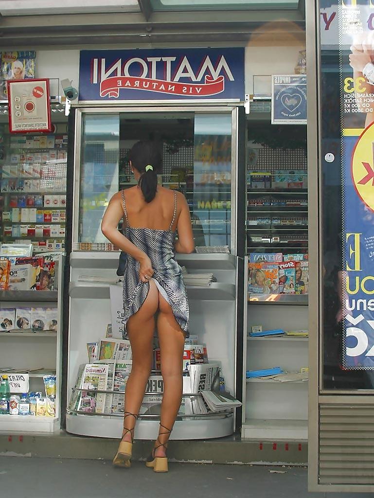 19P Tina - Cute Flashing