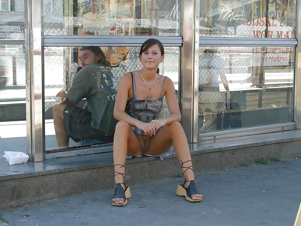19P Tina - Cute Flashing