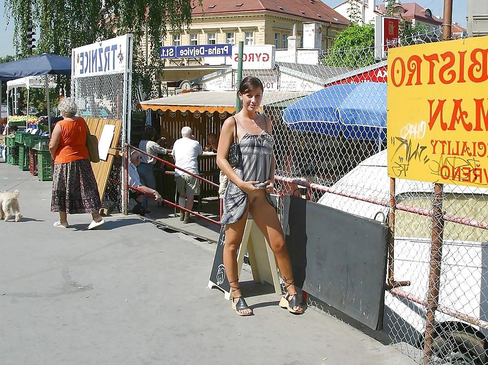 19P Tina - Cute Flashing
