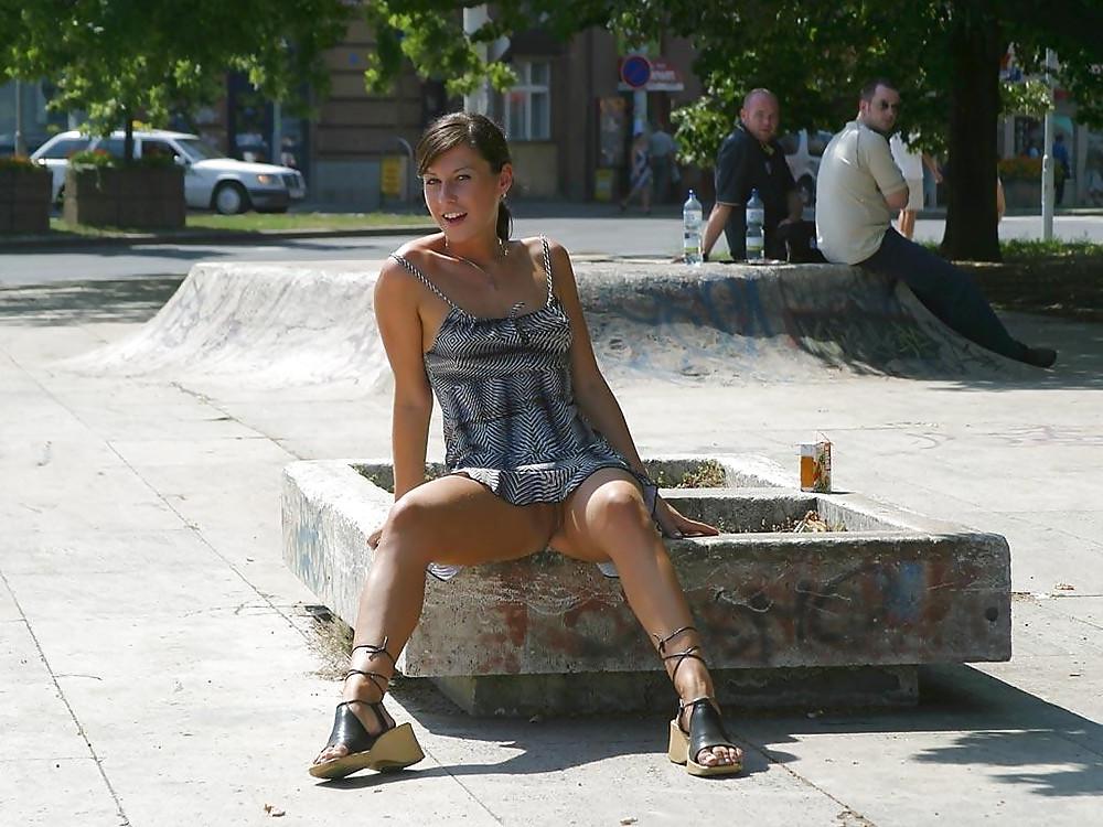 19P Tina - Cute Flashing