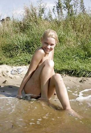 20P Naked beach 32.