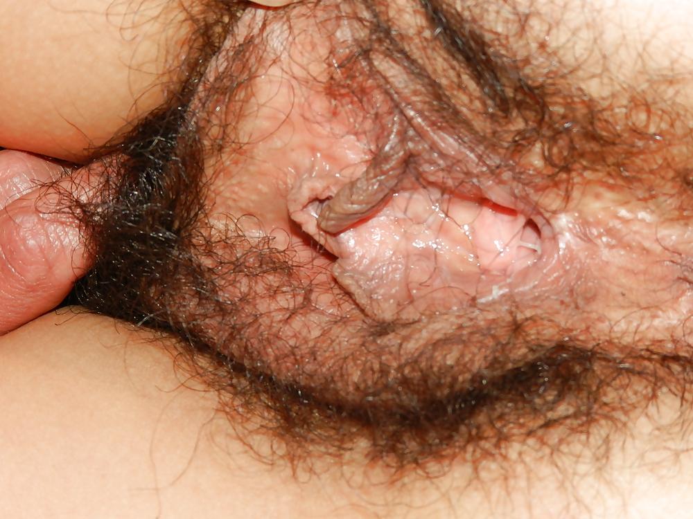 5P My hairy wife (close up) Sa chatte poilue (gros-plans)