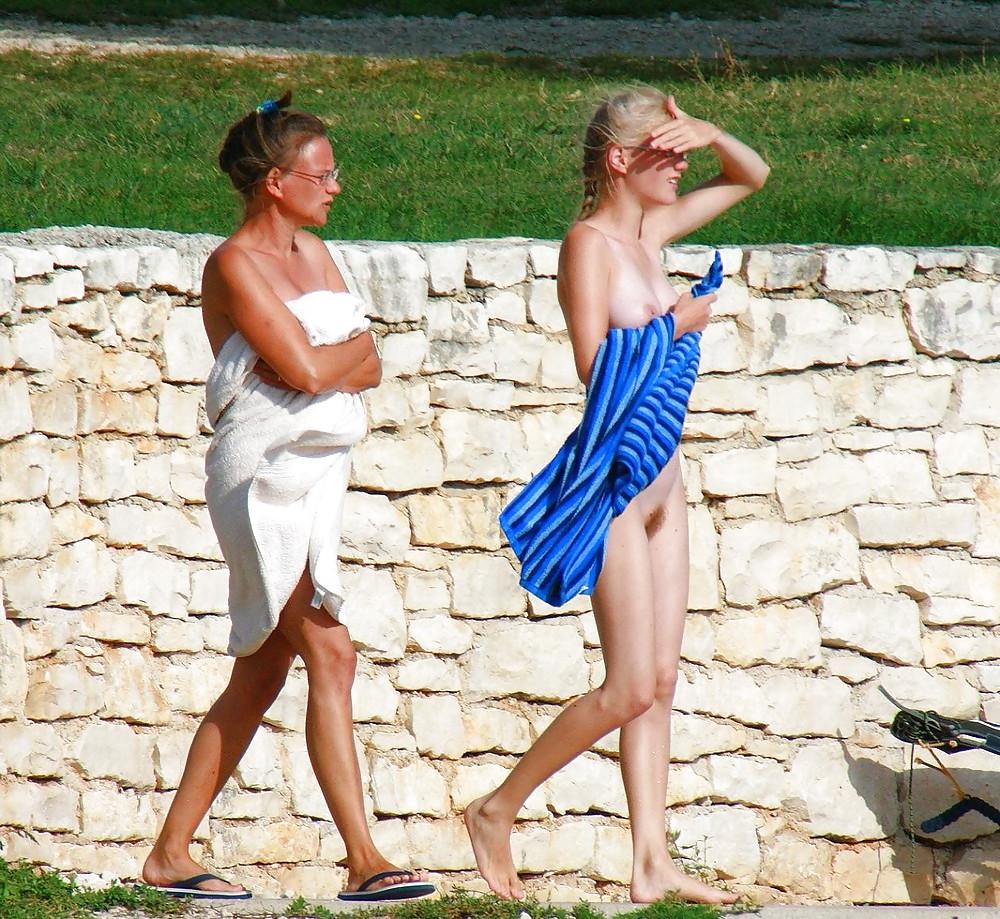 25P Nudists Naturists Public Outdoor Flash #19